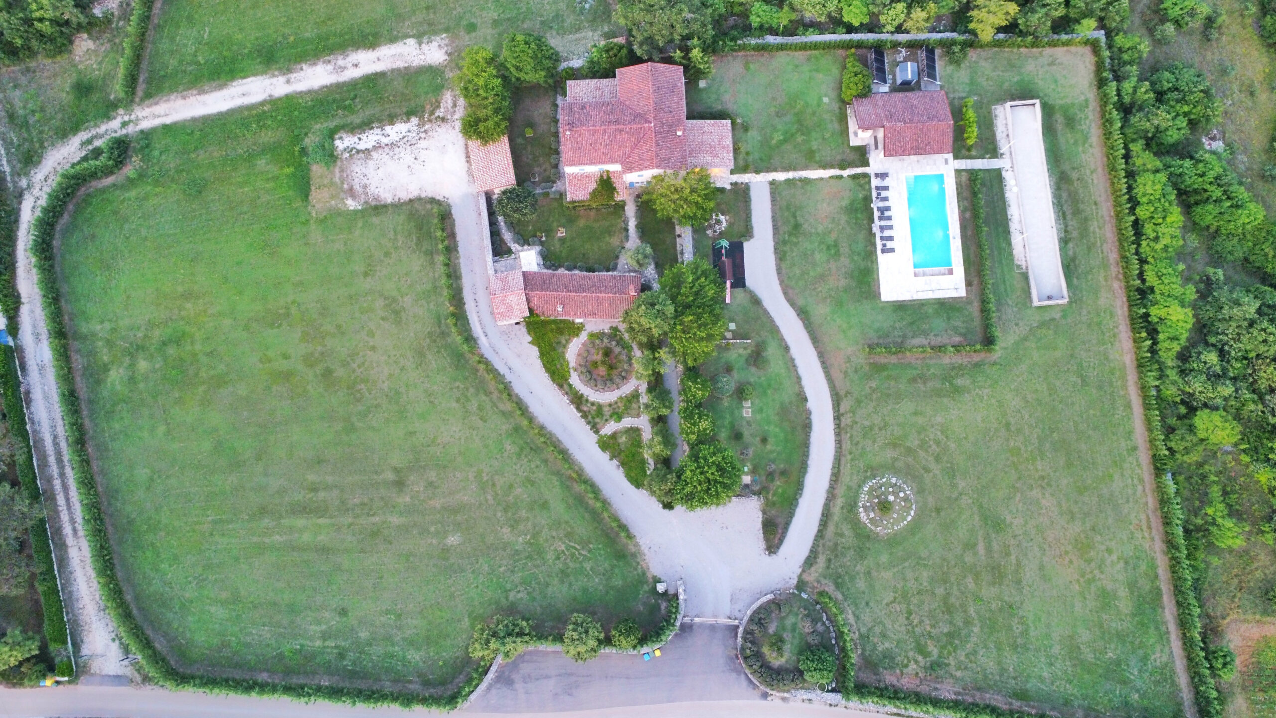 5580947E-F255-48CA-9BBB-16FD40932293