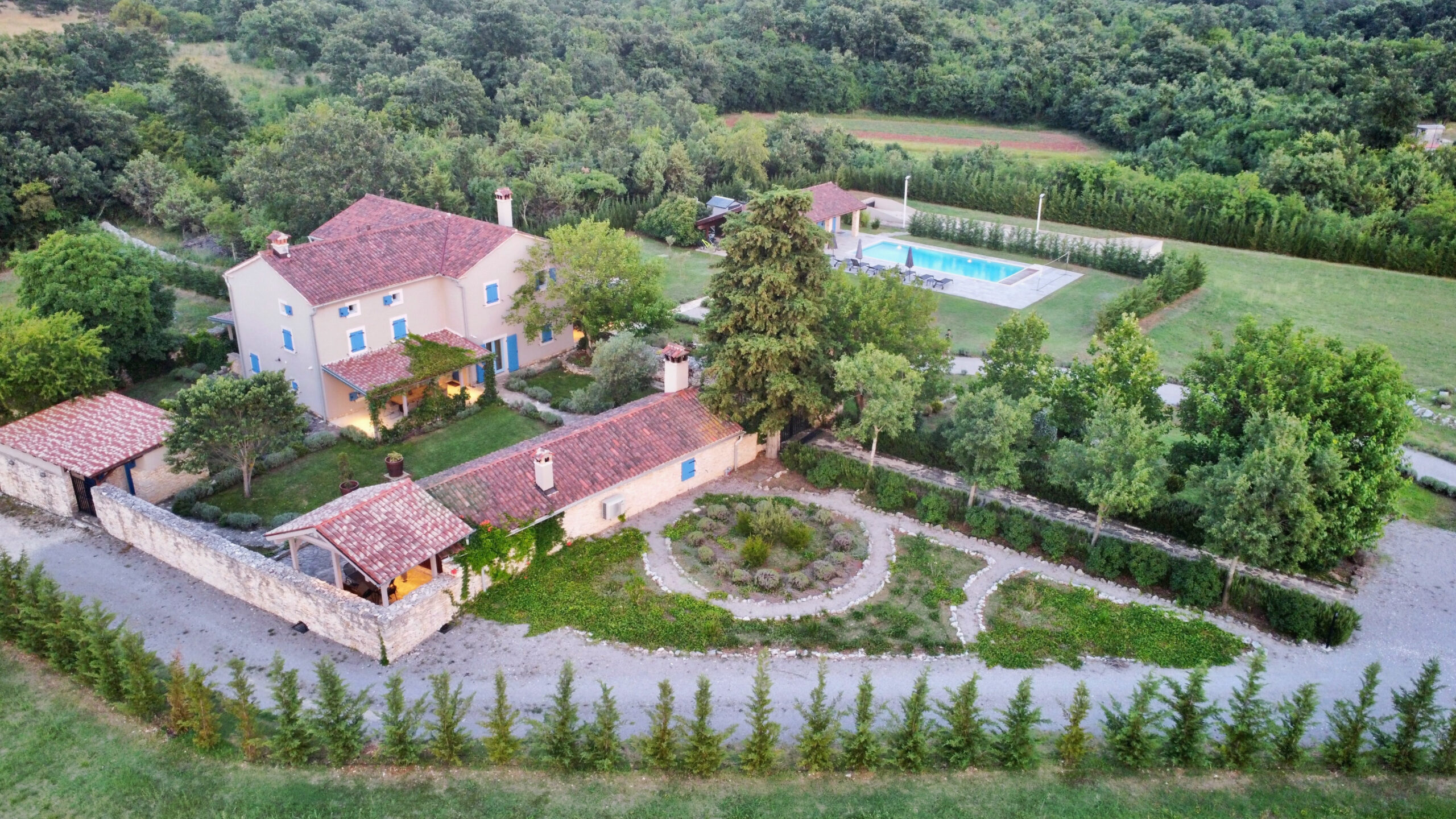 5BB16A60-A406-4E7E-879E-00C65050BA1F