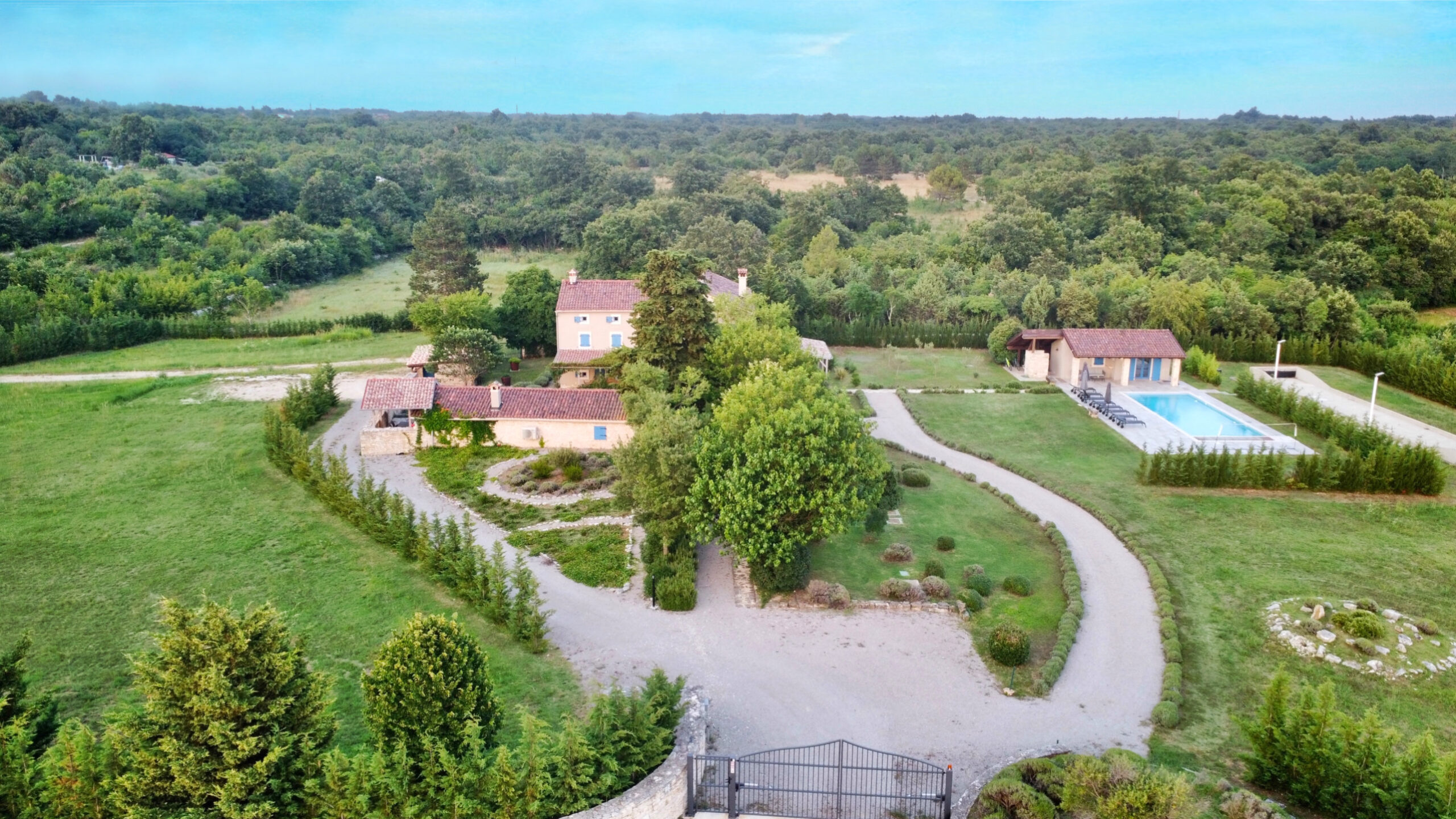 FBF9EB11-C2F1-4907-A786-81B440B2EE0B